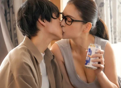 Chàng trai phát hiện bị cắm sừng được chị hàng xóm dỗ dành và vỗ về