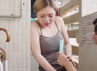 Cặp vợ chồng trẻ giúp em dâu mang thai