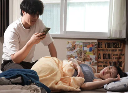 Kẻ đó kích thích khi thấy người yêu với người khác
