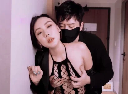 Bà vợ bán thân cho sếp để trả nợ thay chồng
